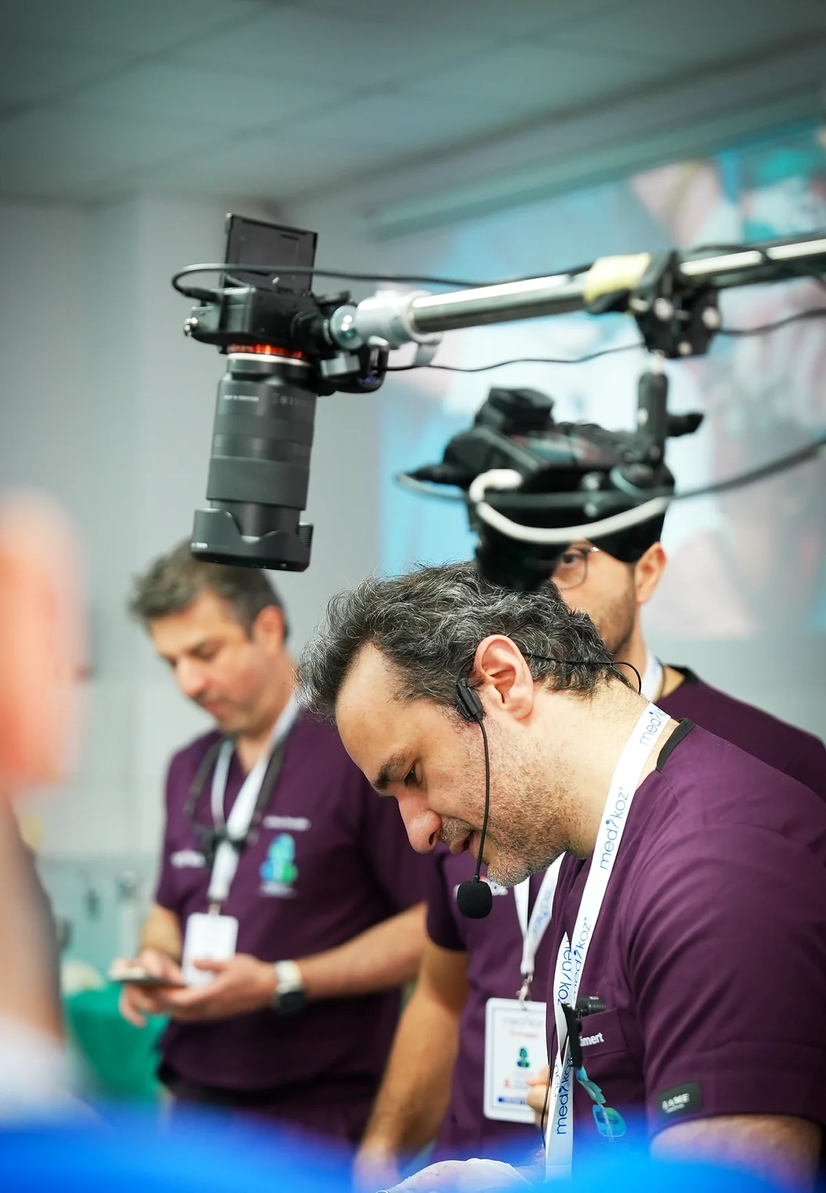 Op. Dr. Mehmet Cömert narrating a dissection through the headset microphone