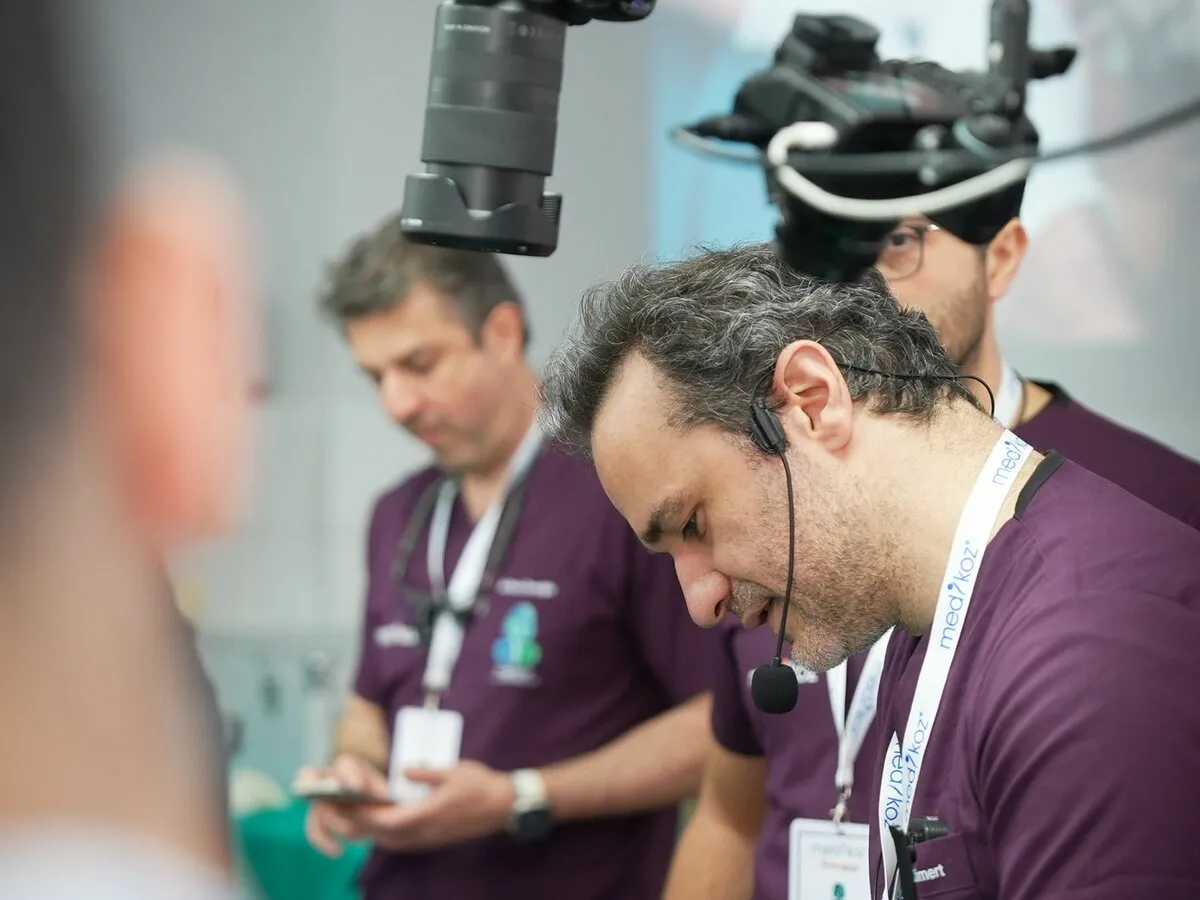 Op. Dr. Mehmet Cömert and Op. Dr. Soner Karaali teaching in the dissection laboratory under the camera relay